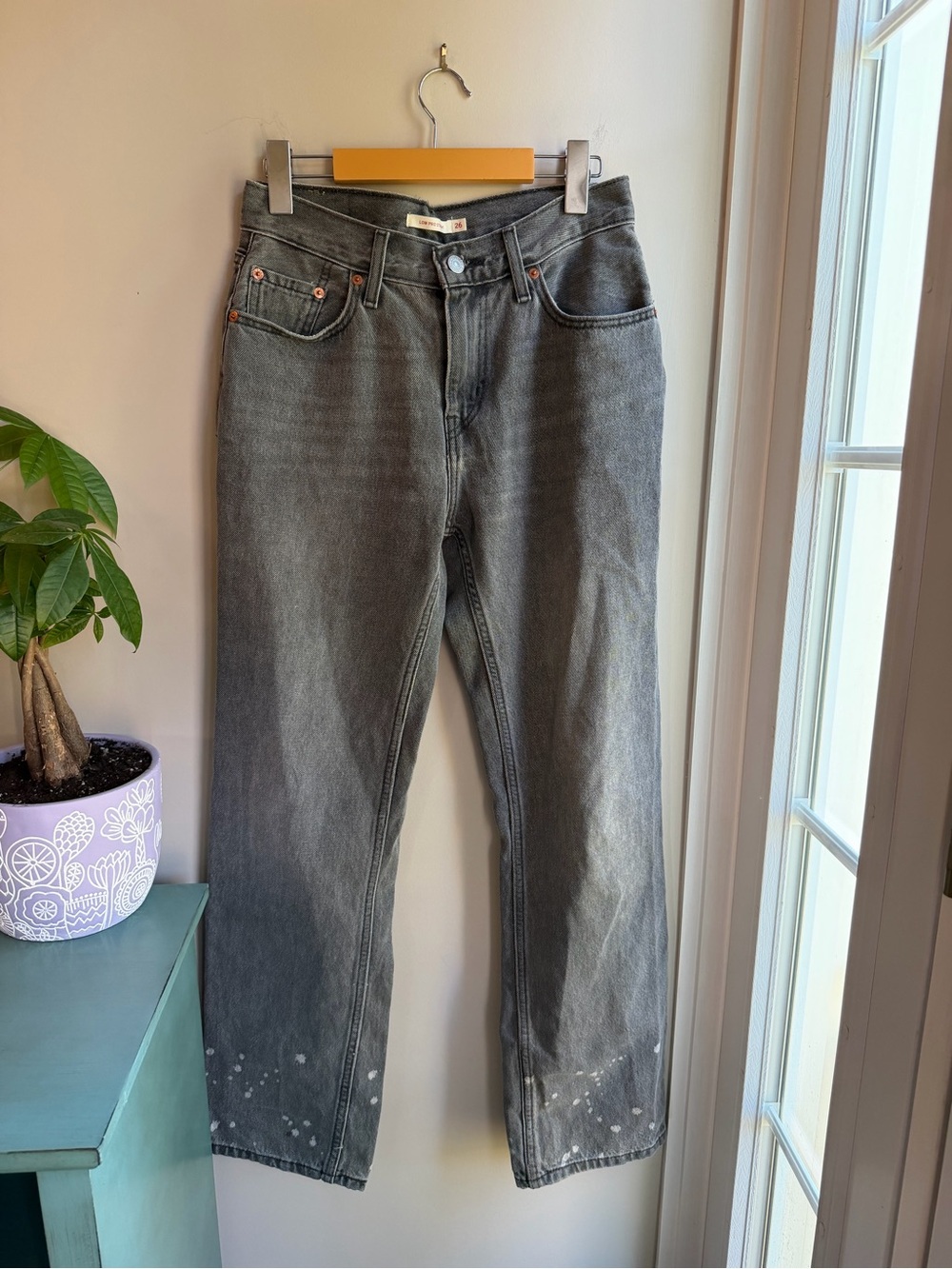 Levi's Straight Leg Jeans in Washed Black/Grey